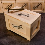 Pánská truhla Manboxeo s páčidlem a kladivem – prázdná