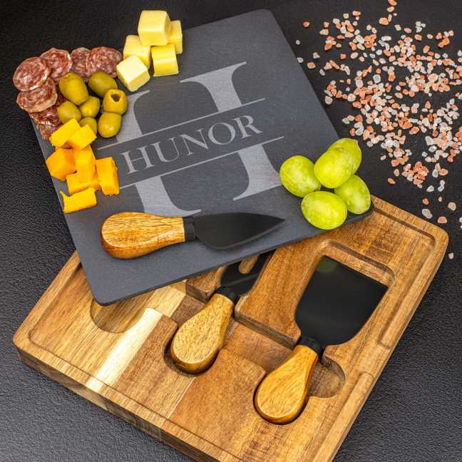 Tálalódeszka evőeszközzel